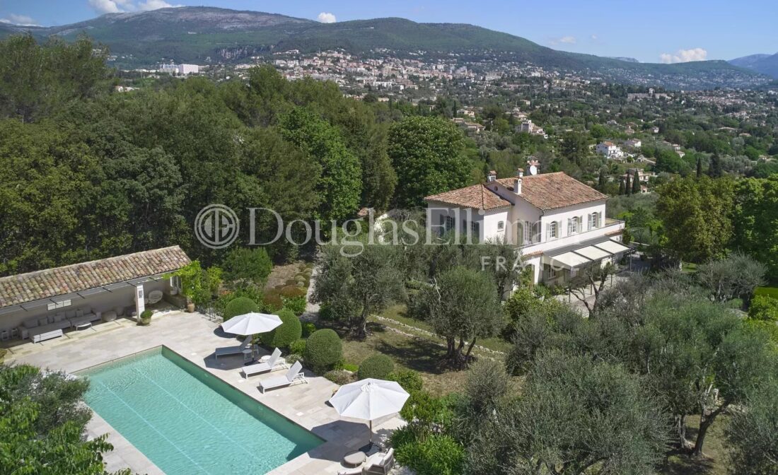 GRASSE – A Perfumer’s Mansion with Pool and Views