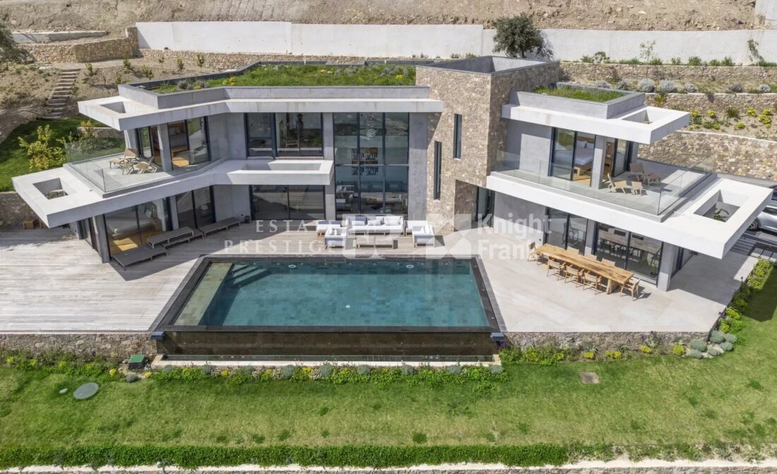 VENCE : A Superb Contemporary Villa with Panoramic Sea View