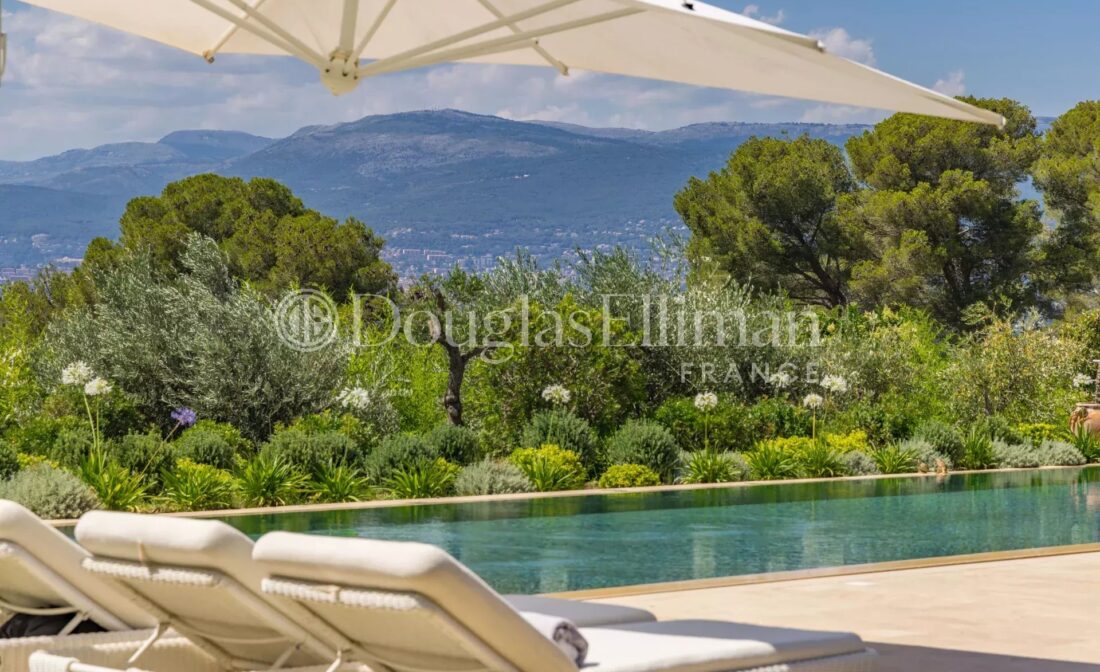 MOUGINS – An Ultra Luxurious Designer Villa  with Panoramic Views