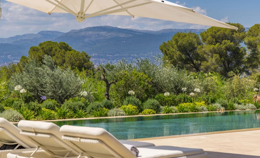 MOUGINS – Une Luxueuse Villa avec vue panoramique