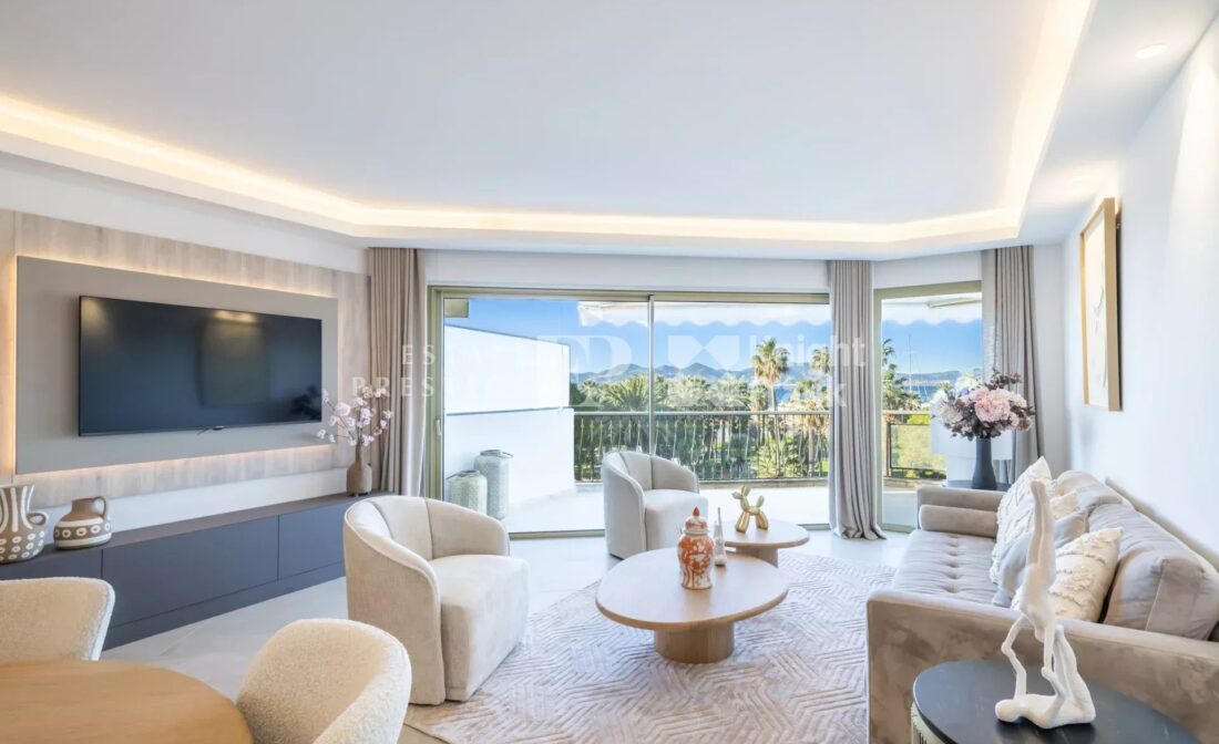 CANNES CROISETTE – Appartement 4 pièces rénové avec vue mer