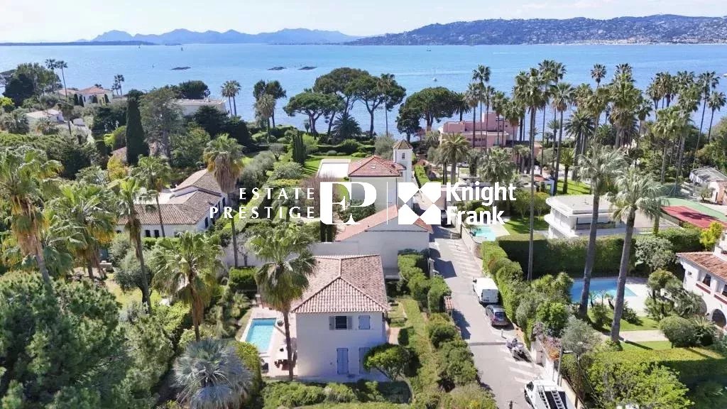 CAP D'ANTIBES - Superb architect villa with swimming pool - Estate Prestige