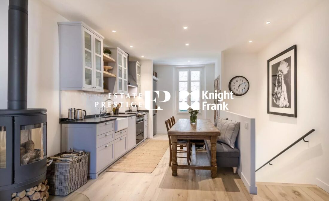 VALBONNE VILLAGE : Rare ! Une maison de 3 chambres entièrement rénovée