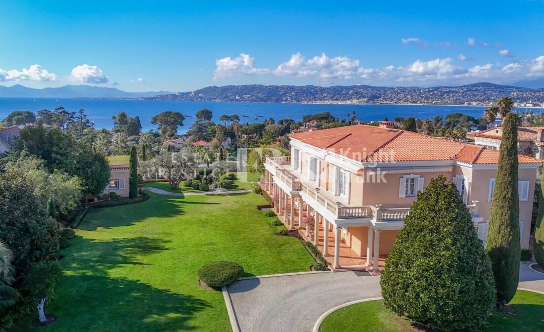 CAP D’ANTIBES – Exceptional property with panoramic sea view