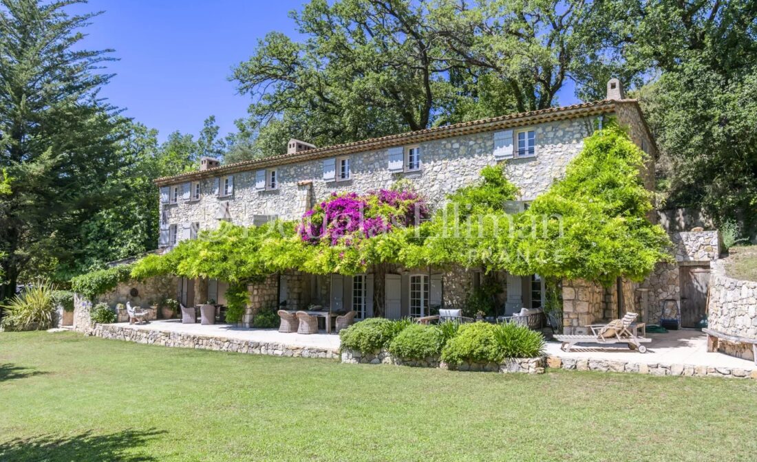CHATEAUNEUF-DE-GRASSE – Stone Bastide with Pool and Incredible Views