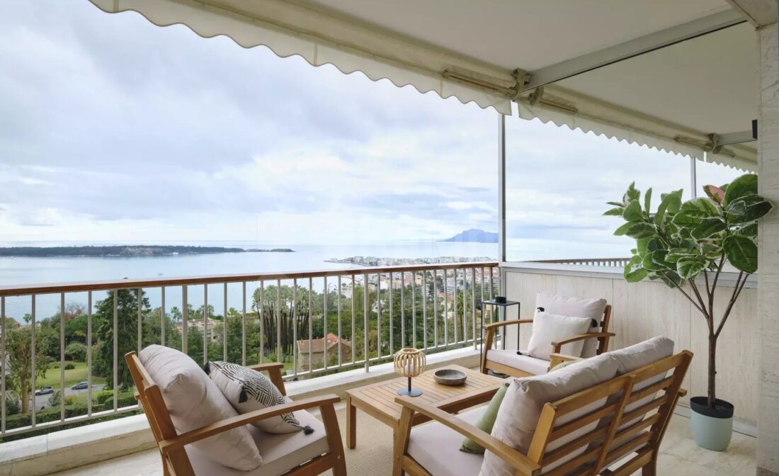 CANNES – Superb 72sqm 2-bedroom flat with panoramic sea views