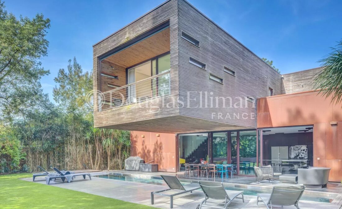 Extraordinary contemporary villa in Arcachon