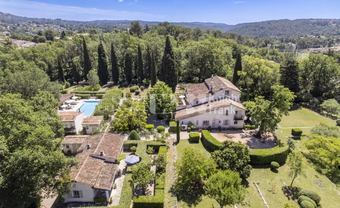 NEAR GRASSE : Stunning Property with guesthouses and vast land