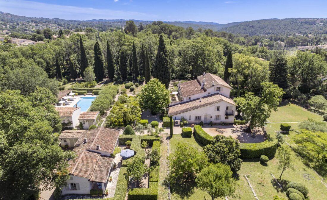 NEAR GRASSE : Stunning Property with guesthouses and vast land