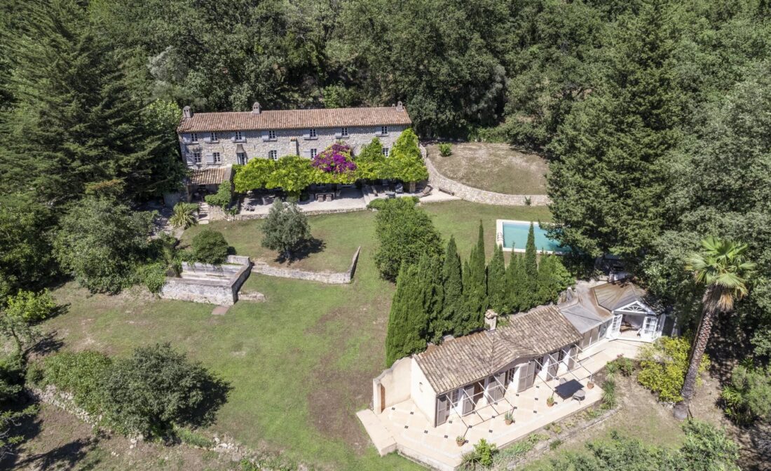 CHATEAUNEUF-DE-GRASSE – Stone Bastide with Pool and Incredible Views
