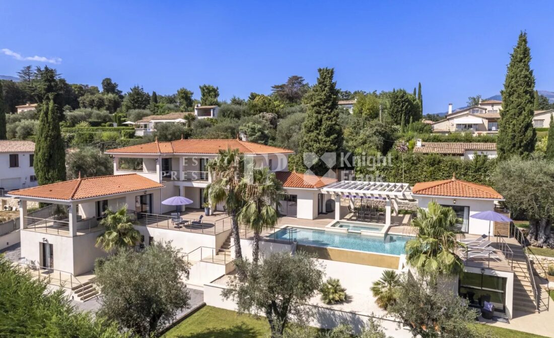 CHATEAUNEUF-DE-GRASSE : Moderne villa med separat studio og fantastisk sjöutsikt