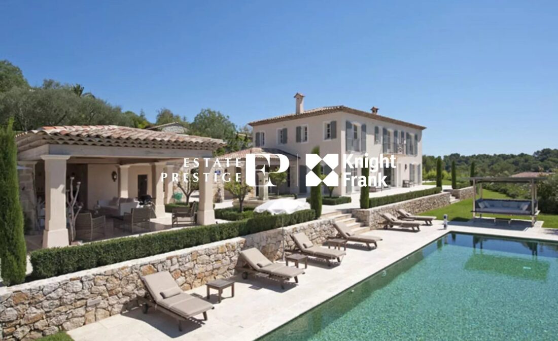 MOUGINS : Superbe Bastide à Castellaras avec Piscine et Vue