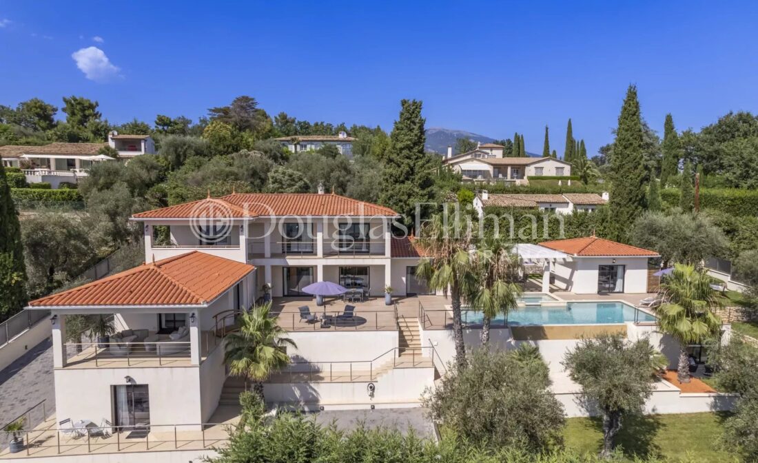 CHATEAUNEUF-DE-GRASSE : Une Propriété d’exception avec vue mer imprenable