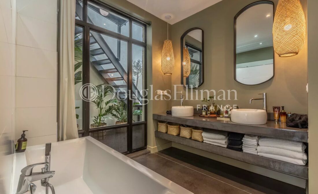 BORDEAUX – Chartrons – Maison de ville en pierre