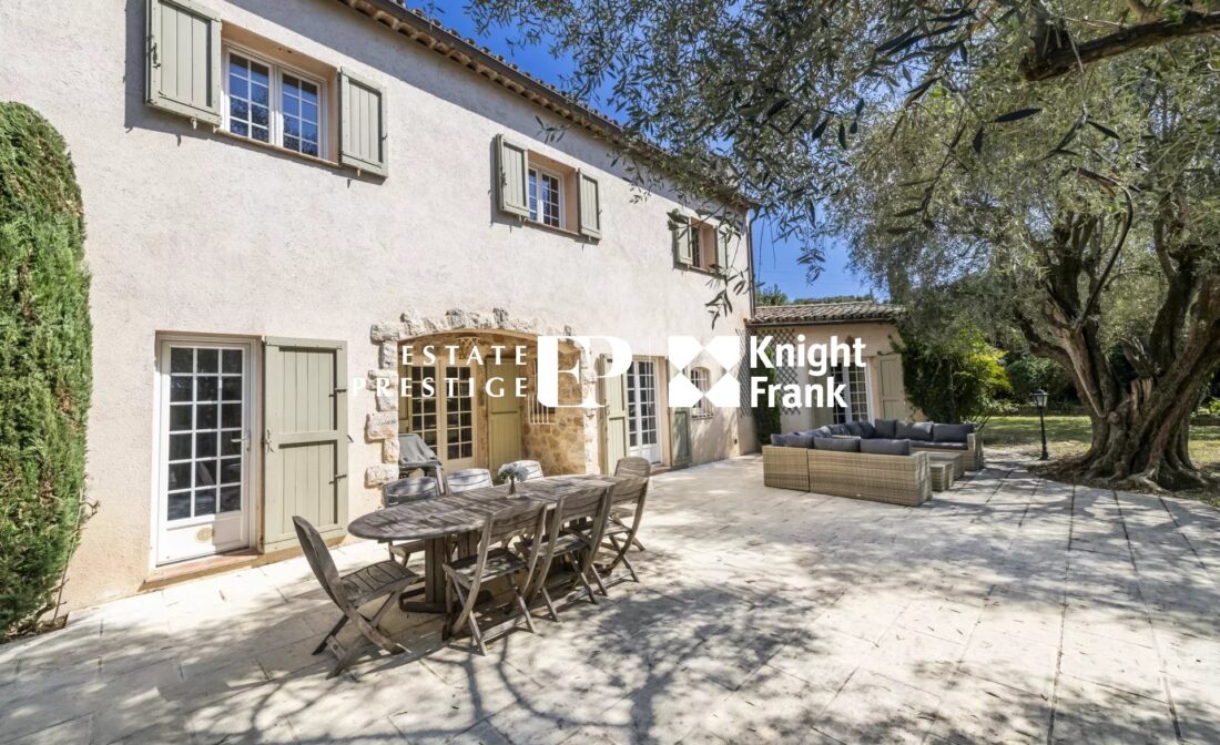 MOUGINS – Villa de charme dans le prestigieux Hameau de Guillet