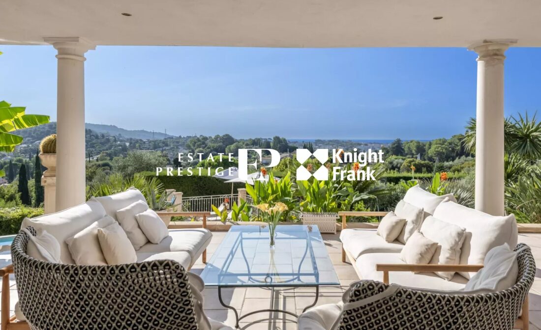 MOUGINS – Walking distance to village with sea views