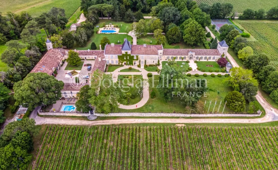 CAMPAGNE BORDELAISE – Château avec vignobles et espaces de réception