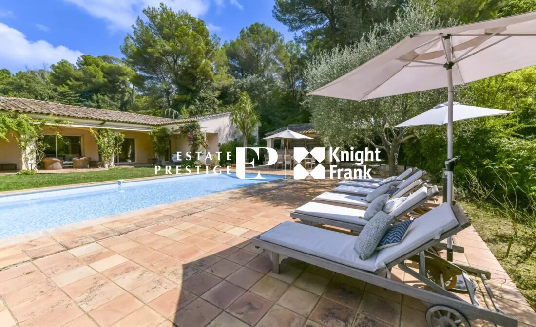 CANNES/LE CANNET – Charmante villa au calme dans un écrin de verdure