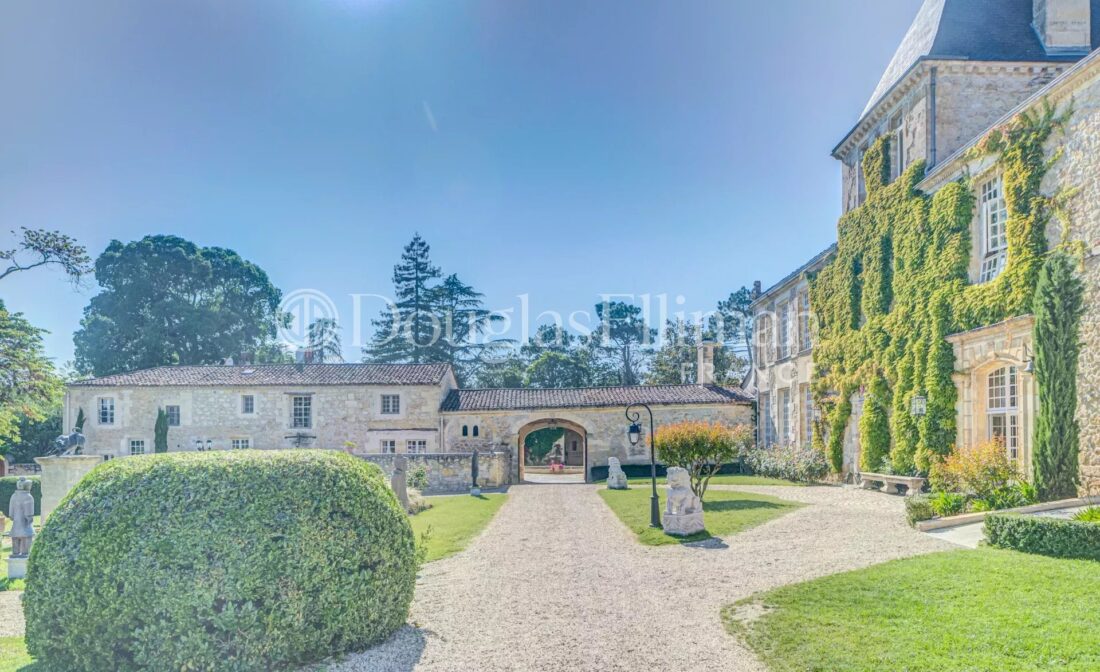 CAMPAGNE BORDELAISE – Château avec vignobles et espaces de réception