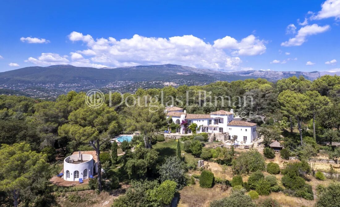 VALBONNE – Une magnifique propriété méditerranéenne avec vue sur la mer