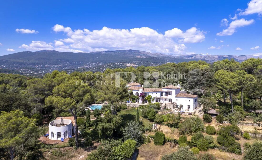 VALBONNE – Une magnifique propriété méditerranéenne avec vue sur la mer