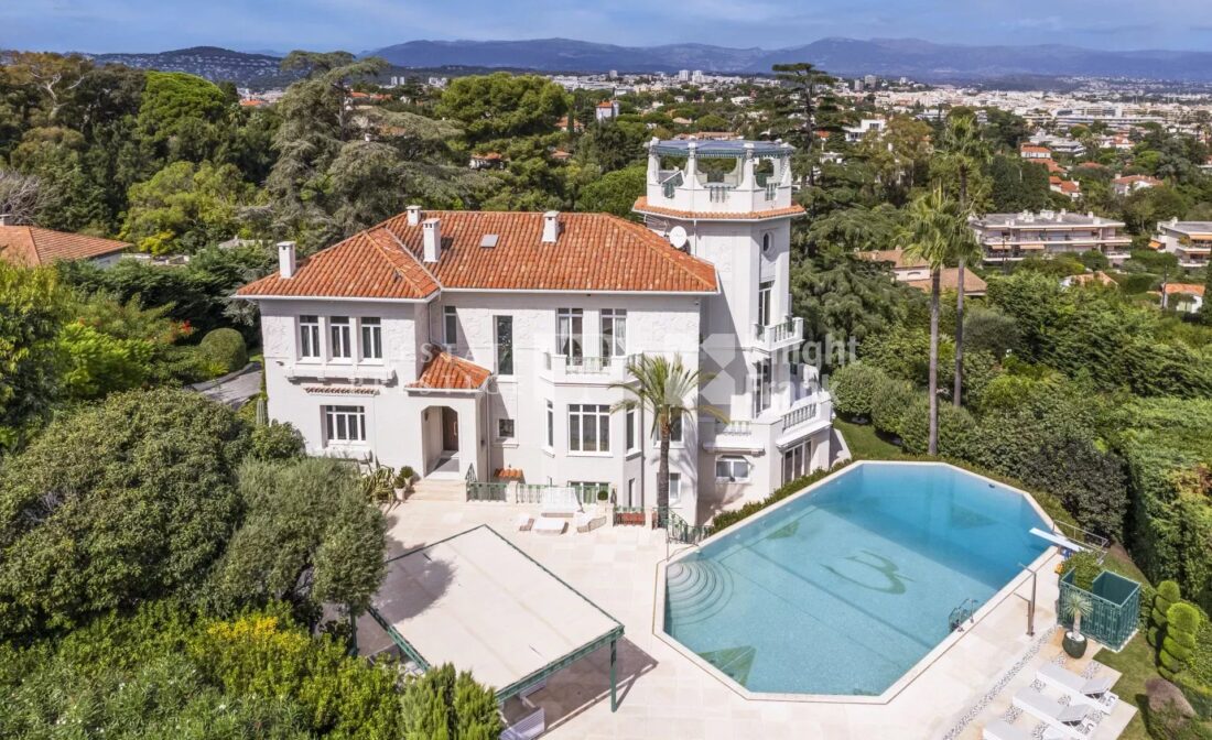 CAP D’ANTIBES – Luxurious art-deco mansion
