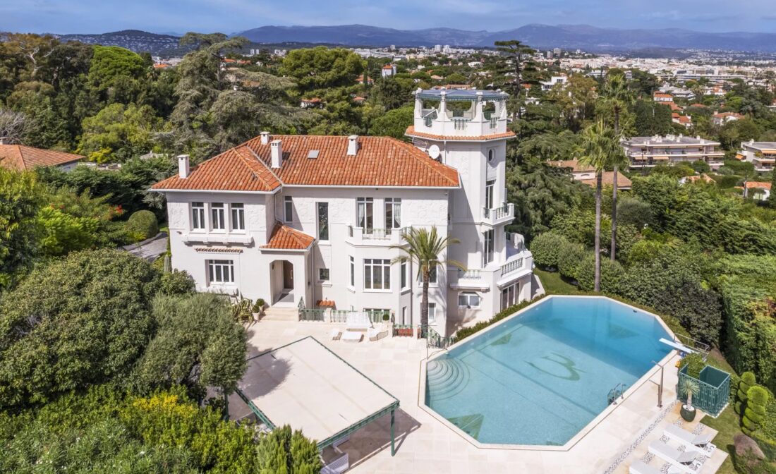 CAP D’ANTIBES – Luxurious art-deco mansion