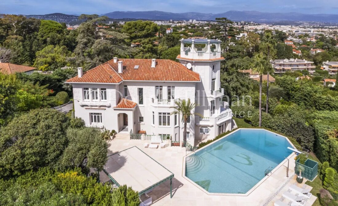 CAP D’ANTIBES – Luxurious art-deco mansion