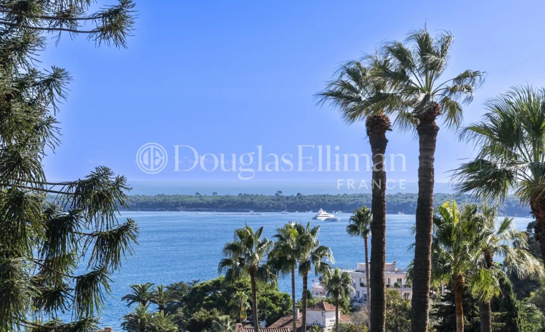 CANNES CALIFORNIE – 4 pièces entièrement rénové avec vue mer
