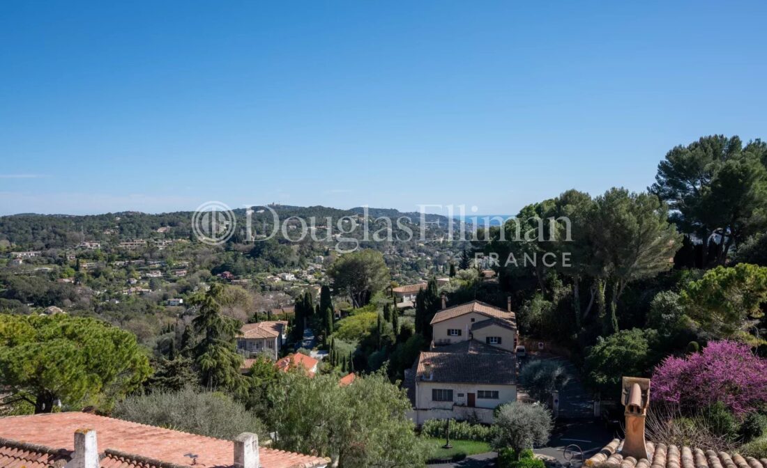 MOUGINS – Exquisitely Renovated Village House with Panoramic Views