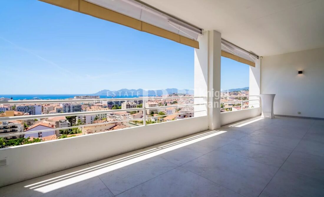 CANNES – Gallia, panoramautsikt over sjøen