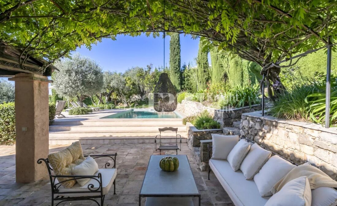 OPIO –  A Charming 4 bedroom villa with heated pool