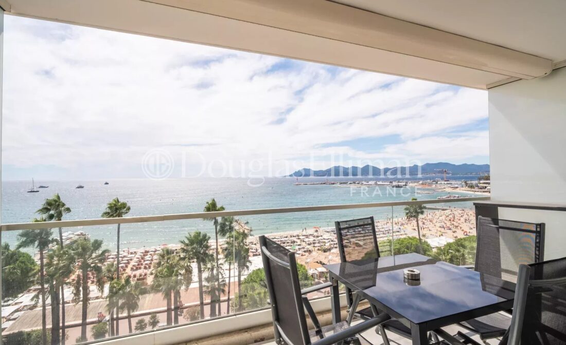 CANNES CROISETTE – 4 pièces rénové avec vue mer panoramique