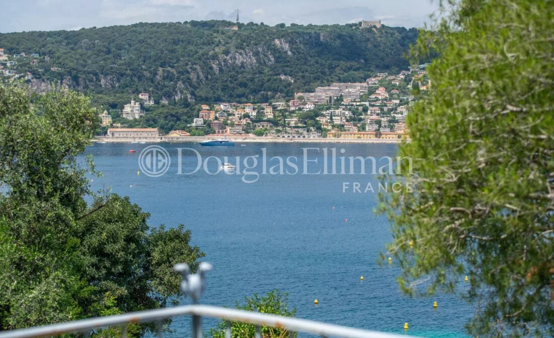 SAINT-JEAN-CAP-FERRAT – charming villa facing the sea with exceptional views