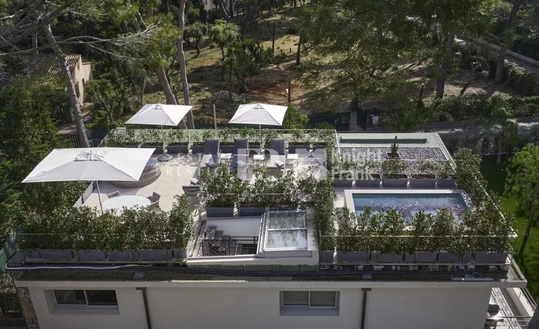 CAP D’ANTIBES – Fantastic renovated villa with solarium and pool