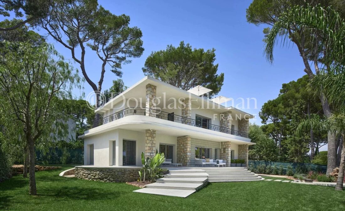 CAP D’ANTIBES – Magnifique villa rénovée avec solarium et piscine