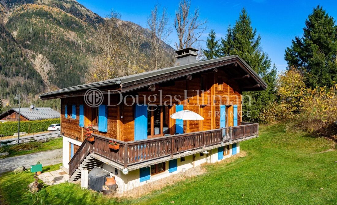 LES BOSSONS – Grand chalet avec vue imprenable aux Bossons