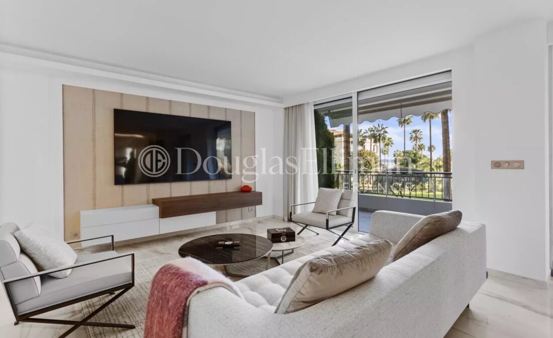 CANNES CROISETTE – Exceptional apartment with sea view