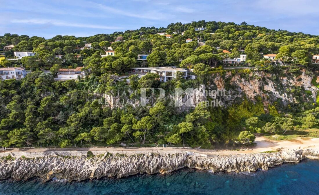 SAINT JEAN CAP FERRAT : Avec accès privatif à la mer!