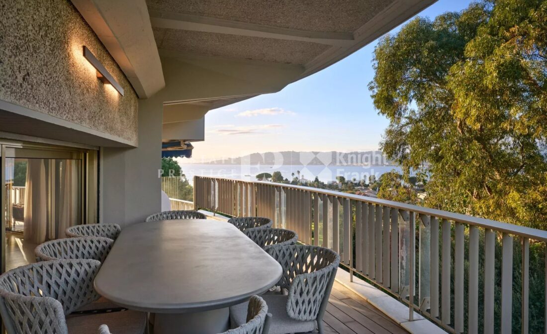 CAP D’ANTIBES – Luxury 5 Bedrooms apartment with sea view, walking distance from the beach.