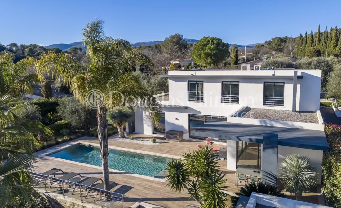 Valbonne – Moderne villa med basseng, treningsstudio og gangavstand til landsbyen