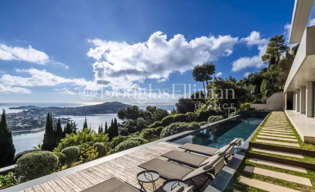 VILLEFRANCHE-SUR-MER – Brand-New Contemporary Villa with Sea View in a Gated Domain