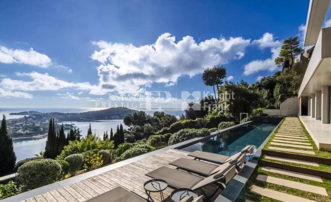 VILLEFRANCHE-SUR-MER – Villa contemporaine neuve vue mer dans un domaine fermé