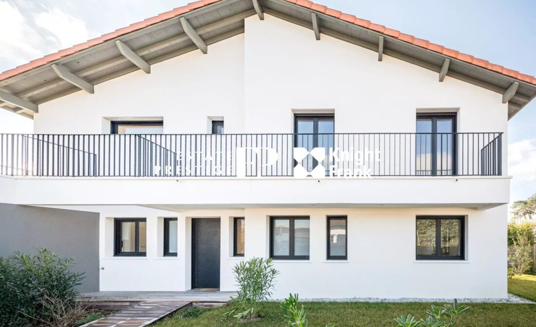 ANGLET – Villa Chiberta, beaches and golf