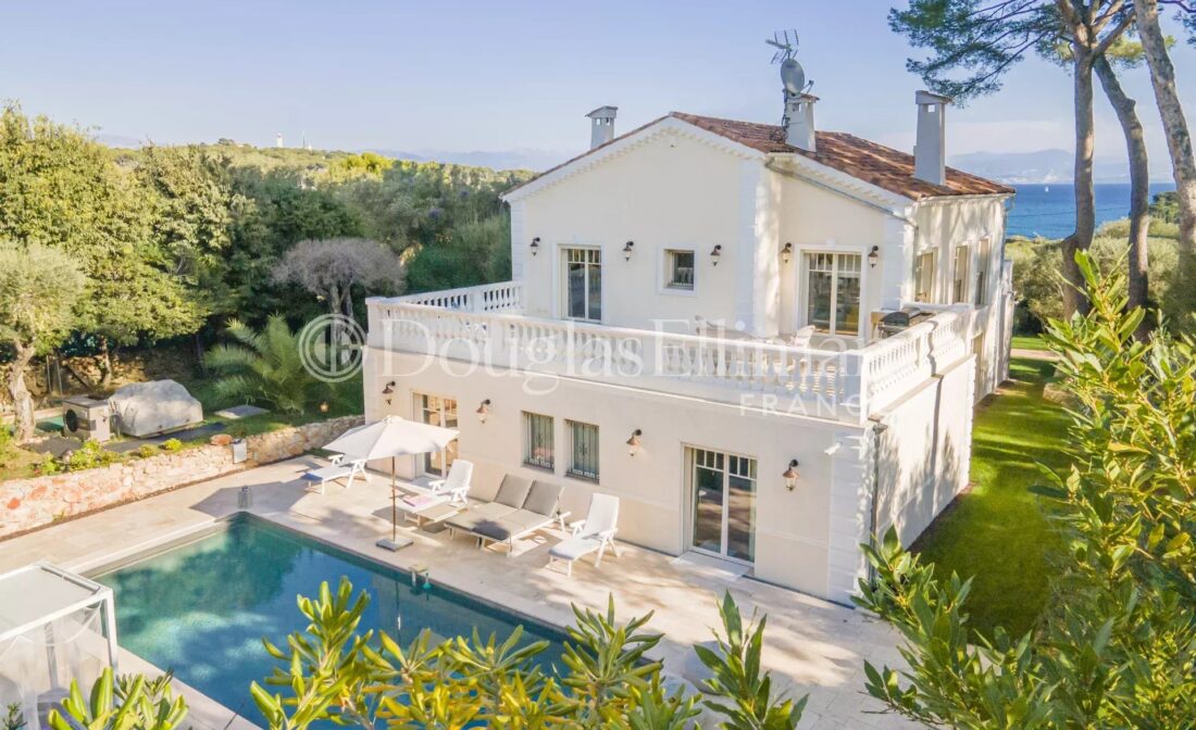 Дом на Кап Антибе рядом с пляжами видом на море