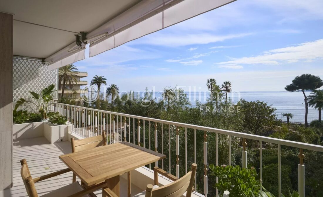 CANNES PALM BEACH – Accès direct Mer