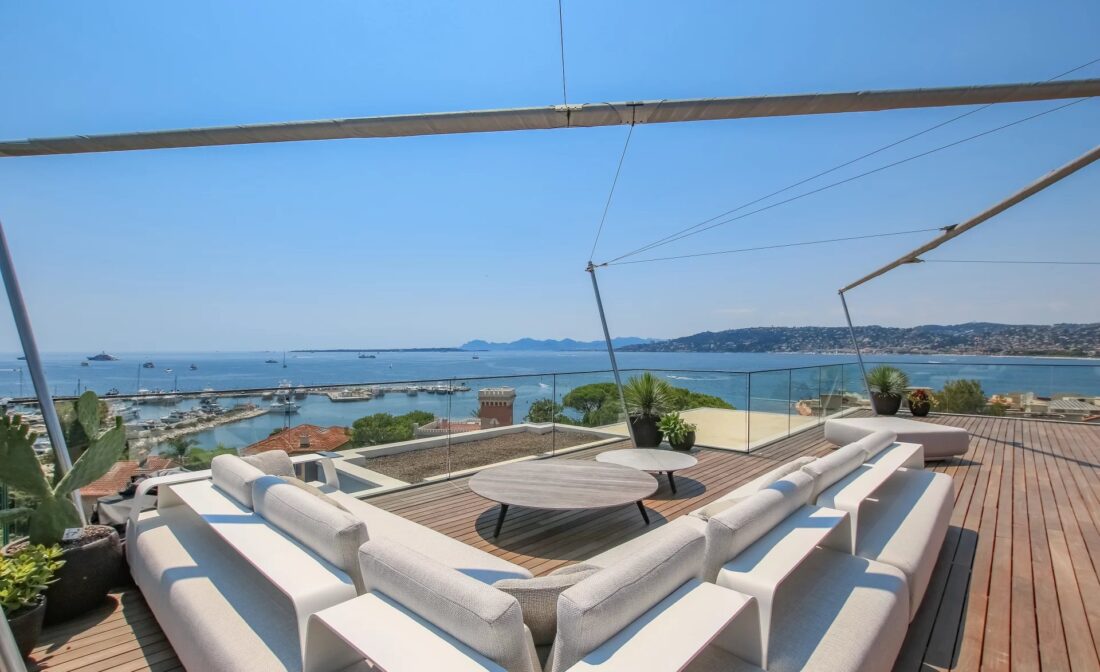 CAP D’ANTIBES OUEST – Penthouse with panoramic sea view