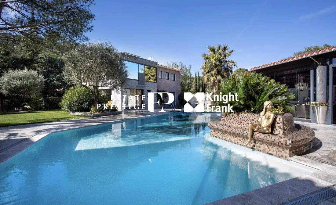 Eze – near Monaco: Two villas on a landscaped 4,300 m² park.
