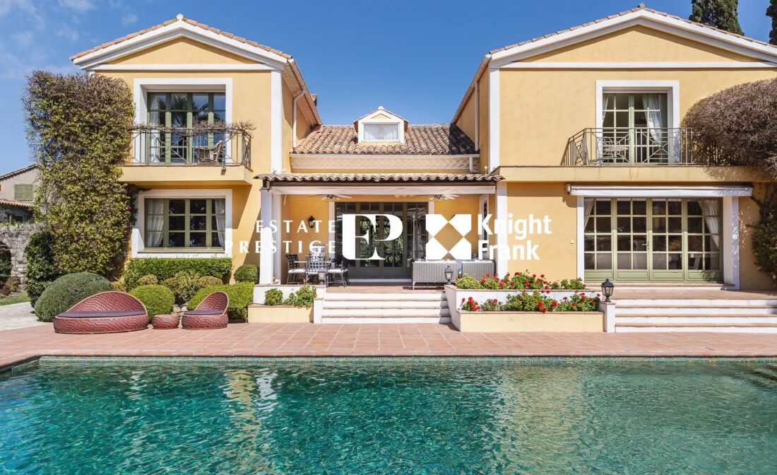 CAP D’ANTIBES – VILLA PROVENÇALE – PARC PAYSAGÉ AVEC PISCINE ET MAISON D’INVITÉS