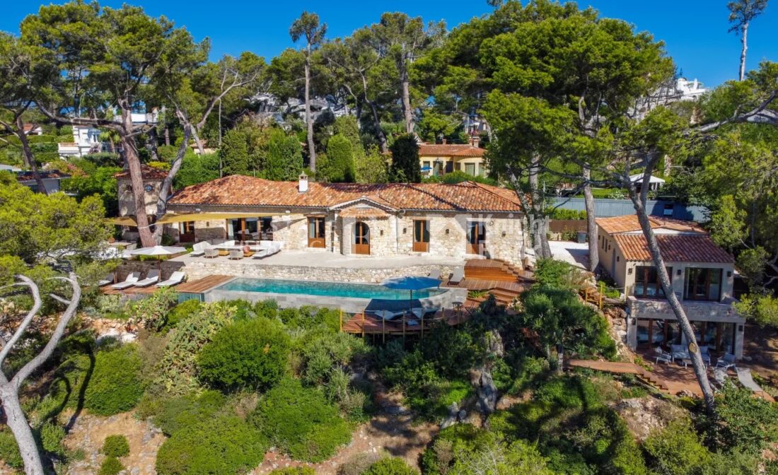CAP D’ANTIBES – Bastide sea view near Garoupe
